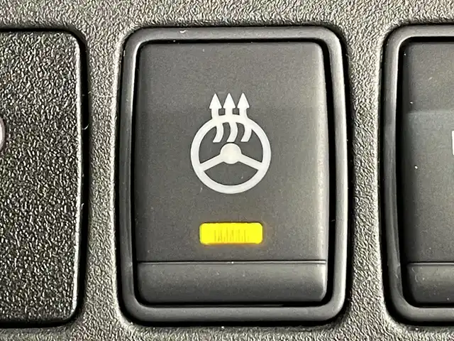 日産 セレナ e－パワー ハイウェイスター V 愛知県 2018(平30)年 5.7万km ミントホワイトP 純正９インチナビ/（CD/DVD/Blu-lay/フルセグ/Bluetooth/SD）/プロパイロット/フリップダウンモニター/デジタルインナーミラー/アラウンドビューモニター/両側パワースライドドア/ビルトインＥＴＣ２．０/ドライブレコーダー　/シートヒーター/コーナーセンサー/ＬＥＤヘッドライト