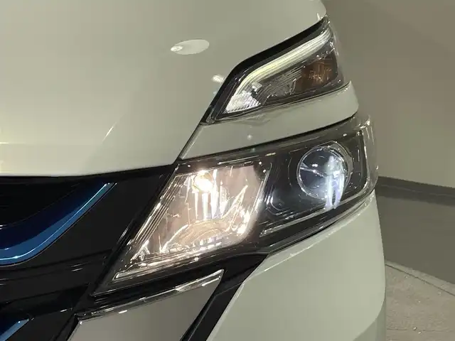 日産 セレナ e－パワー ハイウェイスター V 愛知県 2018(平30)年 5.7万km ミントホワイトP 純正９インチナビ/（CD/DVD/Blu-lay/フルセグ/Bluetooth/SD）/プロパイロット/フリップダウンモニター/デジタルインナーミラー/アラウンドビューモニター/両側パワースライドドア/ビルトインＥＴＣ２．０/ドライブレコーダー　/シートヒーター/コーナーセンサー/ＬＥＤヘッドライト