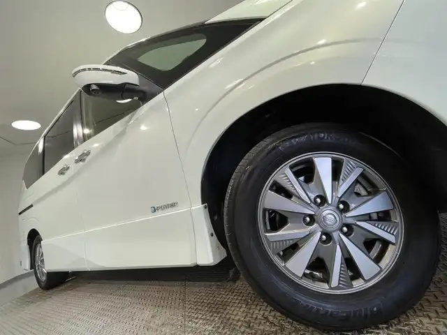 日産 セレナ e－パワー ハイウェイスター V 愛知県 2018(平30)年 5.7万km ミントホワイトP 純正９インチナビ/（CD/DVD/Blu-lay/フルセグ/Bluetooth/SD）/プロパイロット/フリップダウンモニター/デジタルインナーミラー/アラウンドビューモニター/両側パワースライドドア/ビルトインＥＴＣ２．０/ドライブレコーダー　/シートヒーター/コーナーセンサー/ＬＥＤヘッドライト
