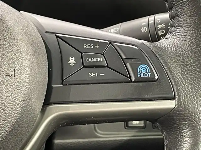 日産 セレナ e－パワー ハイウェイスター V 愛知県 2018(平30)年 5.7万km ミントホワイトP 純正９インチナビ/（CD/DVD/Blu-lay/フルセグ/Bluetooth/SD）/プロパイロット/フリップダウンモニター/デジタルインナーミラー/アラウンドビューモニター/両側パワースライドドア/ビルトインＥＴＣ２．０/ドライブレコーダー　/シートヒーター/コーナーセンサー/ＬＥＤヘッドライト