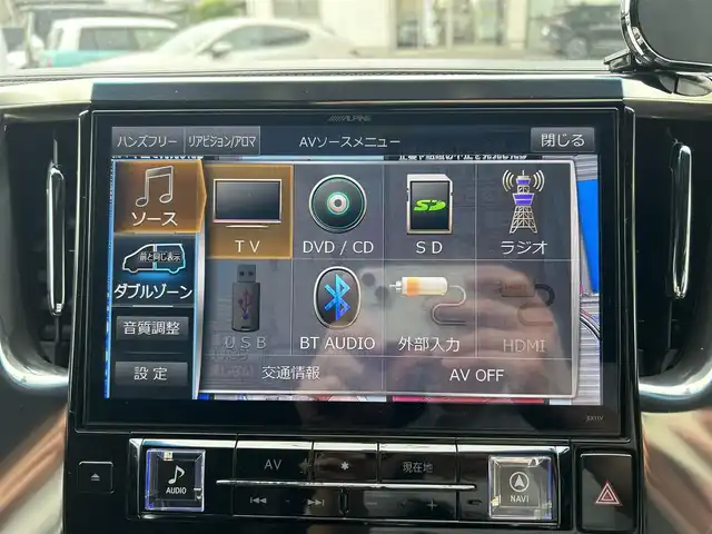トヨタ アルファード S Aパッケージ タイプブラック 愛知県 2016(平28)年 6.4万km ホワイトパールクリスタルシャイン バックカメラ/両側パワースライドドア/前後コーナーセンサー/電動リアゲート/3列シート/オットマン/エンジンスタートボタン/純正アルミホイール/純正フロアマット/ETC/社外メモリーナビ/Bluetooth/SD/DVD/CD/社外後席モニター/フルセグTV/nanoe/WAC/横滑り防止装置/盗難防止装置/ABS/衝突被害軽減システム/スマートキー/スペアキー/保証書/取扱説明書