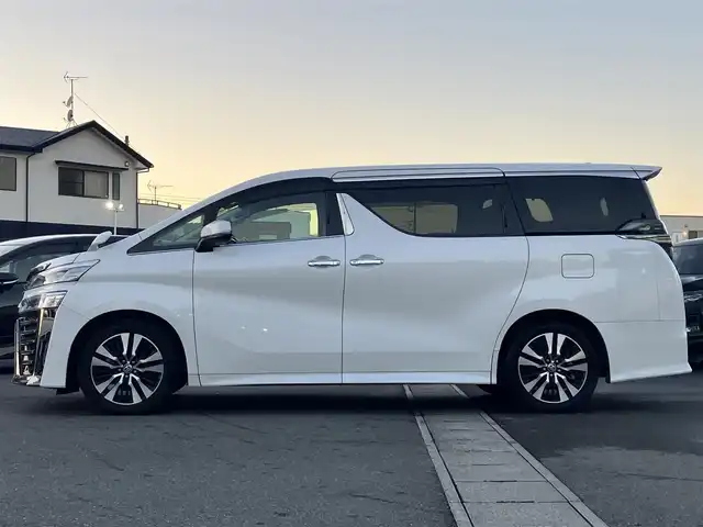 トヨタ ヴェルファイア Z Gエディション 静岡県 2020(令2)年 3.8万km ホワイトパールクリスタルシャイン エンジンスタートボタン/パワーステアリング/パワーウィンドウ/100Ｖ充電/スマートキー/スペアキー1本/Ｗオートエアコン/レーダークルーズコントロール/純正9インチナビ（ＣＤ／ＤＶＤ／ＢＴ／フルセグ）/USB入力端子/ETC2.0/N席電動オットマン/二列目電動オットマン/二列目電動リクライニング/前席パワーシート/電動リアゲート/ドライブレコーダー前後/純正フロアマット/合皮シート/両側パワースライドドア/純正アルミホイール/ABS/横滑り防止装置/コーナーセンサー前後/レーンキープアシスト/盗難防止装置/オートライト/オートマチックハイビーム/三眼LED/W+サイドエアバッグ/カーテンエアバッグ/衝突軽減システム/ステアリングヒーター