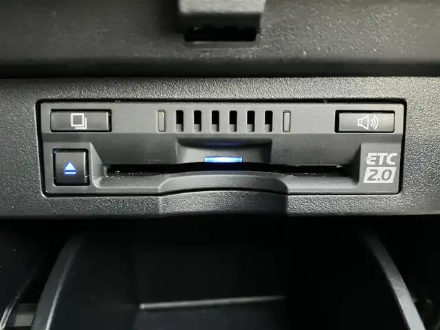 トヨタ ヴェルファイア Z Gエディション 静岡県 2020(令2)年 3.8万km ホワイトパールクリスタルシャイン エンジンスタートボタン/パワーステアリング/パワーウィンドウ/100Ｖ充電/スマートキー/スペアキー1本/Ｗオートエアコン/レーダークルーズコントロール/純正9インチナビ（ＣＤ／ＤＶＤ／ＢＴ／フルセグ）/USB入力端子/ETC2.0/N席電動オットマン/二列目電動オットマン/二列目電動リクライニング/前席パワーシート/電動リアゲート/ドライブレコーダー前後/純正フロアマット/合皮シート/両側パワースライドドア/純正アルミホイール/ABS/横滑り防止装置/コーナーセンサー前後/レーンキープアシスト/盗難防止装置/オートライト/オートマチックハイビーム/三眼LED/W+サイドエアバッグ/カーテンエアバッグ/衝突軽減システム/ステアリングヒーター