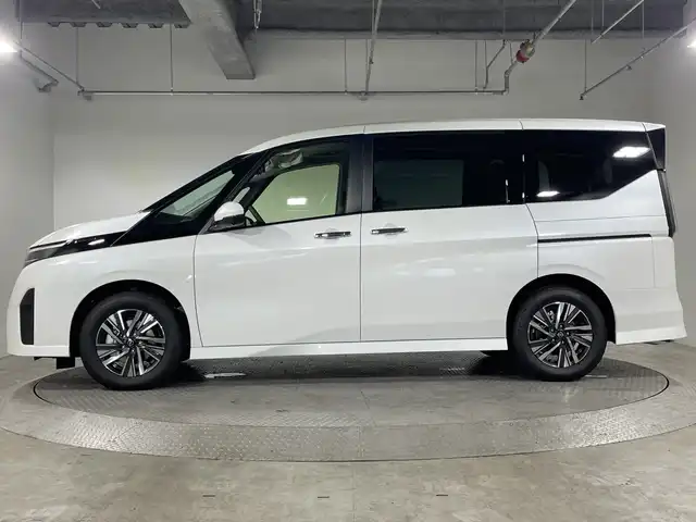 日産 セレナ e－パワー ハイウェイスター V 神奈川県 2025(令7)年 0.1万km未満 ホワイト 登録済未使用車/360度セーフティアシスト/12.3型総合型インターフェースディスプレイ/メモリーナビ/フルセグ　AM FM 　Applecarplay Androidauto　AmazonAlexa USB　HDMI　Bluetooth/純正11型豪席モニター/両側電動スライドドア【サンシェード】/インテリジェントアラウンドビューモニター/インテリジェントルームミラー/ETC2.0/SOSコール/ナビリンク機能付きプロパイロット/プロパイロット緊急停止支援システム/インテリジェントエマージェンシーブレーキ/前方衝突予測警報/車線逸脱防止支援システム/後側方車両検知警報/ふらつき警報/標識検知機能/衝突回避ステアリングアシスト/車線逸脱警報/後退時車両検知警報/踏み間違い防止アシスト/ワイヤレス充電器/純正前後ドライブレコーダー/革巻きステアリング【スイッチ】/e-pedal/電子パーキング　オートホールド/ドライブモード/プッシュスタート/インテリジェントキー/アダブティブLEDヘッドライト/オートレベライザー/純正サイドシル・リアスポイラー/純正16インチアルミホイール