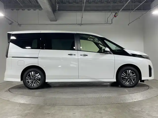日産 セレナ e－パワー ハイウェイスター V 神奈川県 2025(令7)年 0.1万km未満 ホワイト 登録済未使用車/360度セーフティアシスト/12.3型総合型インターフェースディスプレイ/メモリーナビ/フルセグ　AM FM 　Applecarplay Androidauto　AmazonAlexa USB　HDMI　Bluetooth/純正11型豪席モニター/両側電動スライドドア【サンシェード】/インテリジェントアラウンドビューモニター/インテリジェントルームミラー/ETC2.0/SOSコール/ナビリンク機能付きプロパイロット/プロパイロット緊急停止支援システム/インテリジェントエマージェンシーブレーキ/前方衝突予測警報/車線逸脱防止支援システム/後側方車両検知警報/ふらつき警報/標識検知機能/衝突回避ステアリングアシスト/車線逸脱警報/後退時車両検知警報/踏み間違い防止アシスト/ワイヤレス充電器/純正前後ドライブレコーダー/革巻きステアリング【スイッチ】/e-pedal/電子パーキング　オートホールド/ドライブモード/プッシュスタート/インテリジェントキー/アダブティブLEDヘッドライト/オートレベライザー/純正サイドシル・リアスポイラー/純正16インチアルミホイール