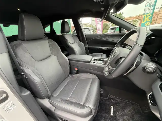 レクサス ＲＸ 350h バージョンL 千葉県 2024(令6)年 0.7万km ソニッククォーツ レクサスセーフティシステムプラス/・プリクラッシュセーフティ/・レーダークルーズコントロール/・レーントレーシングアシスト/・ブレードスキャンアダクティブハイビームシステム/・ロードサインアシスト/・ドライバー異常時対応システム/・プロアクティブドライビングアシスト/アドバンスドパーク/アドバンスドドライブ/純正ナビ/フルセグ/シートメモリー/パワーシート/シートヒーター/シートベンチレーション/ステアリングヒーター/ブラインドスポットモニター/前後ドライブレコーダー/eラッチシステム/パワーバックドア/パドルシフト/パノラミックビューモニター/ETC2.0
