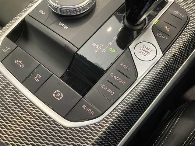 ＢＭＷ ４２０ｉ カブリオレ Mスポーツ 熊本県 2022(令4)年 1.6万km ミネラルホワイト ・スマートキー/・プッシュスタート/・電動オープン/・インテリジェントセーフティ/・ステアリングアシスト/・注意喚起アシスト/・パーキングアシスト/・PDC自走起動/・アクティブPDC緊急ブレーキ/・クルーズコントロール(追従式)/・黒革シート/・前席パワーシート/・前席シートヒーター /・純正HDDナビ/　【Bluetooth・USB・AppleCarPlay】/・バックカメラ/・ETC/・ドライブレコーダー(前方録画)/・ワイヤレス充電/・LEDヘッドランプ/・純正マット/・保証書/取説