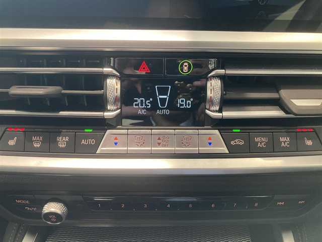 ＢＭＷ ４２０ｉ カブリオレ Mスポーツ 熊本県 2022(令4)年 1.6万km ミネラルホワイト ・スマートキー/・プッシュスタート/・電動オープン/・インテリジェントセーフティ/・ステアリングアシスト/・注意喚起アシスト/・パーキングアシスト/・PDC自走起動/・アクティブPDC緊急ブレーキ/・クルーズコントロール(追従式)/・黒革シート/・前席パワーシート/・前席シートヒーター /・純正HDDナビ/　【Bluetooth・USB・AppleCarPlay】/・バックカメラ/・ETC/・ドライブレコーダー(前方録画)/・ワイヤレス充電/・LEDヘッドランプ/・純正マット/・保証書/取説