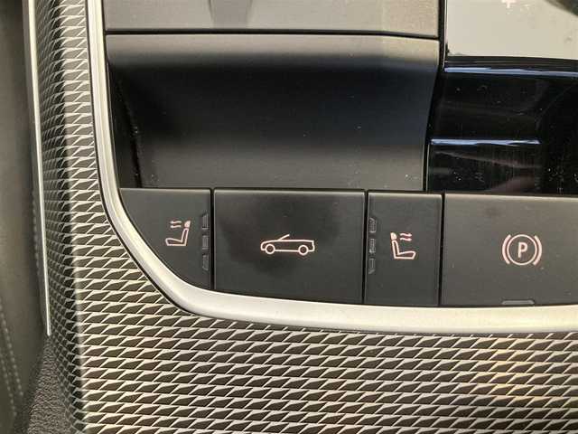 ＢＭＷ ４２０ｉ カブリオレ Mスポーツ 熊本県 2022(令4)年 1.6万km ミネラルホワイト ・スマートキー/・プッシュスタート/・電動オープン/・インテリジェントセーフティ/・ステアリングアシスト/・注意喚起アシスト/・パーキングアシスト/・PDC自走起動/・アクティブPDC緊急ブレーキ/・クルーズコントロール(追従式)/・黒革シート/・前席パワーシート/・前席シートヒーター /・純正HDDナビ/　【Bluetooth・USB・AppleCarPlay】/・バックカメラ/・ETC/・ドライブレコーダー(前方録画)/・ワイヤレス充電/・LEDヘッドランプ/・純正マット/・保証書/取説