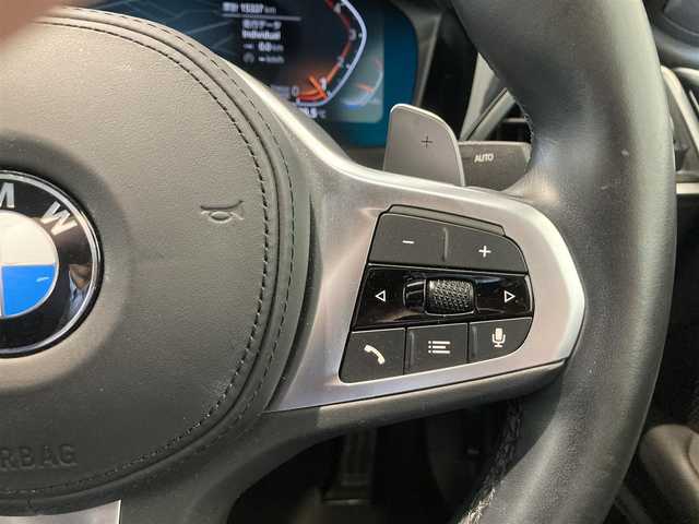 ＢＭＷ ４２０ｉ カブリオレ Mスポーツ 熊本県 2022(令4)年 1.6万km ミネラルホワイト ・スマートキー/・プッシュスタート/・電動オープン/・インテリジェントセーフティ/・ステアリングアシスト/・注意喚起アシスト/・パーキングアシスト/・PDC自走起動/・アクティブPDC緊急ブレーキ/・クルーズコントロール(追従式)/・黒革シート/・前席パワーシート/・前席シートヒーター /・純正HDDナビ/　【Bluetooth・USB・AppleCarPlay】/・バックカメラ/・ETC/・ドライブレコーダー(前方録画)/・ワイヤレス充電/・LEDヘッドランプ/・純正マット/・保証書/取説