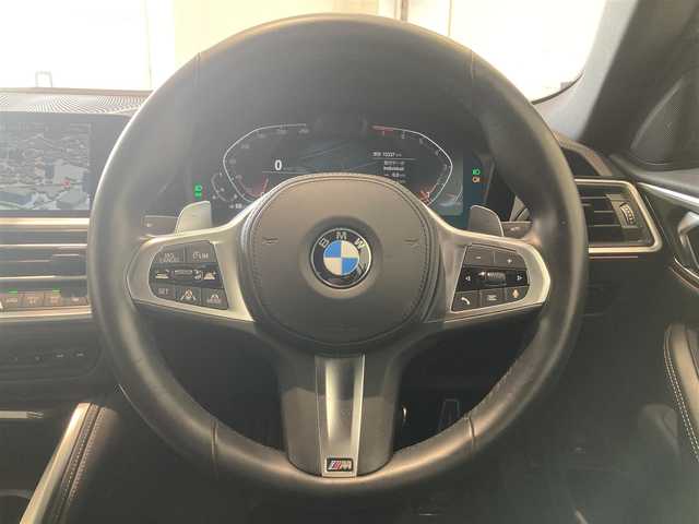 ＢＭＷ ４２０ｉ カブリオレ Mスポーツ 熊本県 2022(令4)年 1.6万km ミネラルホワイト ・スマートキー/・プッシュスタート/・電動オープン/・インテリジェントセーフティ/・ステアリングアシスト/・注意喚起アシスト/・パーキングアシスト/・PDC自走起動/・アクティブPDC緊急ブレーキ/・クルーズコントロール(追従式)/・黒革シート/・前席パワーシート/・前席シートヒーター /・純正HDDナビ/　【Bluetooth・USB・AppleCarPlay】/・バックカメラ/・ETC/・ドライブレコーダー(前方録画)/・ワイヤレス充電/・LEDヘッドランプ/・純正マット/・保証書/取説