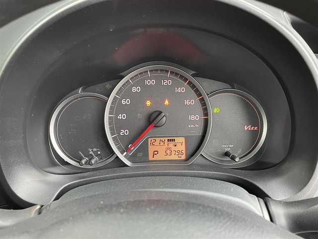 トヨタ ヴィッツ F 道央・札幌 2013(平25)年 5.4万km 緑 ・4WD/・寒冷地仕様/・社外ナビ/・フルセグTV/・CD/DVD再生/・ETC/・電格ミラー/・ドライブレコーダー前後/・リモコンキー/・ヘッドライトレベライザー