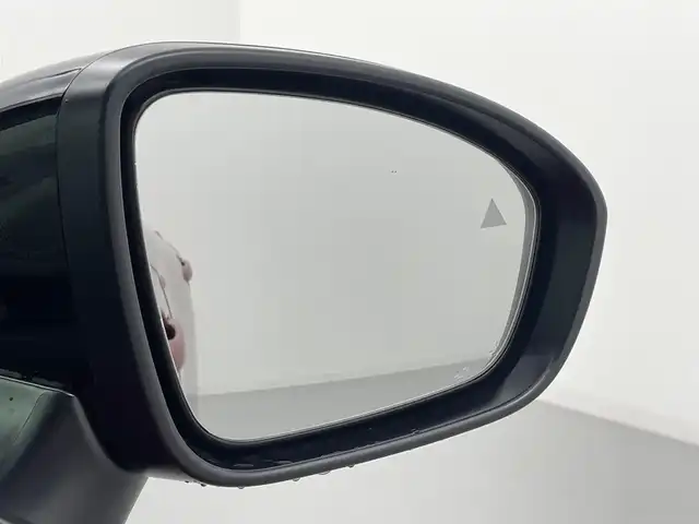 日産 オーラ G レザーエディション 熊本県 2022(令4)年 0.6万km ガーネットレッド/スーパーブラック 2トーン ワンオーナー/禁煙車/純正ナビ（ApplCarPlay・BT・フルセグ・USB・HDMI）/全周囲カメラ/純正前方ドライブレコーダー/ビルトインETC2.0/レーダークルーズコントロール/プロパイロット/インテリジェントエマージェンシーブレーキ/踏み間違い衝突防止アシスト/標識認識機能/前方衝突予測警報/ふらつき警報機能/車線逸脱防止支援システム/車線逸脱警報/後側方車両検知警報/後退時車両検知警報/車両接近通報装置/ブラインドスポットモニター/置くだけ充電/BOSEサウンド/前後クリアランスソナー/オートライト/オートマチックハイビーム/LEDヘッドライト/フォグライト/スマートキー/プッシュスタート/スペアキー1本/保証書/取扱説明書