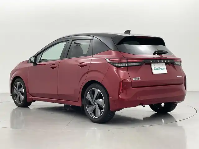 日産 オーラ G レザーエディション 熊本県 2022(令4)年 0.6万km ガーネットレッド/スーパーブラック 2トーン ワンオーナー/禁煙車/純正ナビ（ApplCarPlay・BT・フルセグ・USB・HDMI）/全周囲カメラ/純正前方ドライブレコーダー/ビルトインETC2.0/レーダークルーズコントロール/プロパイロット/インテリジェントエマージェンシーブレーキ/踏み間違い衝突防止アシスト/標識認識機能/前方衝突予測警報/ふらつき警報機能/車線逸脱防止支援システム/車線逸脱警報/後側方車両検知警報/後退時車両検知警報/車両接近通報装置/ブラインドスポットモニター/置くだけ充電/BOSEサウンド/前後クリアランスソナー/オートライト/オートマチックハイビーム/LEDヘッドライト/フォグライト/スマートキー/プッシュスタート/スペアキー1本/保証書/取扱説明書
