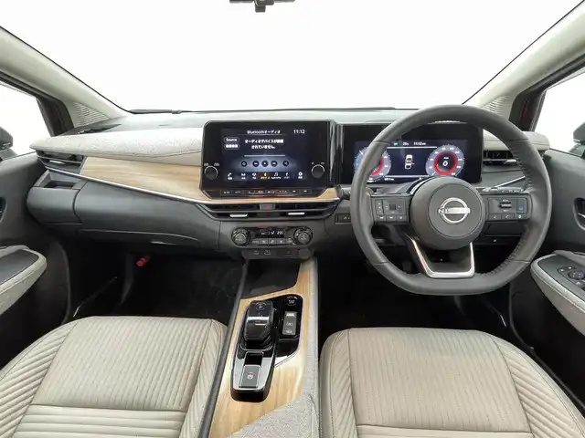 日産 オーラ G レザーエディション 熊本県 2022(令4)年 0.6万km ガーネットレッド/スーパーブラック 2トーン ワンオーナー/禁煙車/純正ナビ（ApplCarPlay・BT・フルセグ・USB・HDMI）/全周囲カメラ/純正前方ドライブレコーダー/ビルトインETC2.0/レーダークルーズコントロール/プロパイロット/インテリジェントエマージェンシーブレーキ/踏み間違い衝突防止アシスト/標識認識機能/前方衝突予測警報/ふらつき警報機能/車線逸脱防止支援システム/車線逸脱警報/後側方車両検知警報/後退時車両検知警報/車両接近通報装置/ブラインドスポットモニター/置くだけ充電/BOSEサウンド/前後クリアランスソナー/オートライト/オートマチックハイビーム/LEDヘッドライト/フォグライト/スマートキー/プッシュスタート/スペアキー1本/保証書/取扱説明書