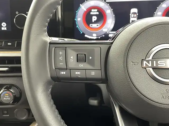 日産 オーラ G レザーエディション 熊本県 2022(令4)年 0.6万km ガーネットレッド/スーパーブラック 2トーン ワンオーナー/禁煙車/純正ナビ（ApplCarPlay・BT・フルセグ・USB・HDMI）/全周囲カメラ/純正前方ドライブレコーダー/ビルトインETC2.0/レーダークルーズコントロール/プロパイロット/インテリジェントエマージェンシーブレーキ/踏み間違い衝突防止アシスト/標識認識機能/前方衝突予測警報/ふらつき警報機能/車線逸脱防止支援システム/車線逸脱警報/後側方車両検知警報/後退時車両検知警報/車両接近通報装置/ブラインドスポットモニター/置くだけ充電/BOSEサウンド/前後クリアランスソナー/オートライト/オートマチックハイビーム/LEDヘッドライト/フォグライト/スマートキー/プッシュスタート/スペアキー1本/保証書/取扱説明書