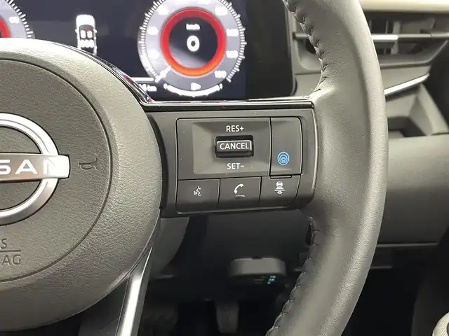 日産 オーラ G レザーエディション 熊本県 2022(令4)年 0.6万km ガーネットレッド/スーパーブラック 2トーン ワンオーナー/禁煙車/純正ナビ（ApplCarPlay・BT・フルセグ・USB・HDMI）/全周囲カメラ/純正前方ドライブレコーダー/ビルトインETC2.0/レーダークルーズコントロール/プロパイロット/インテリジェントエマージェンシーブレーキ/踏み間違い衝突防止アシスト/標識認識機能/前方衝突予測警報/ふらつき警報機能/車線逸脱防止支援システム/車線逸脱警報/後側方車両検知警報/後退時車両検知警報/車両接近通報装置/ブラインドスポットモニター/置くだけ充電/BOSEサウンド/前後クリアランスソナー/オートライト/オートマチックハイビーム/LEDヘッドライト/フォグライト/スマートキー/プッシュスタート/スペアキー1本/保証書/取扱説明書