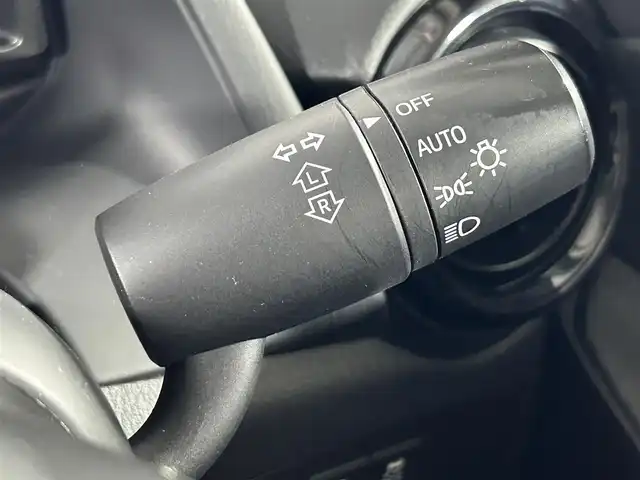 マツダ マツダ２ XD 大阪府 2019(令1)年 3.5万km アークティックホワイト 純正7型ナビ/ＡＭ/ＦＭ/Bluetooth/衝突被害軽減システム/コーナーセンサー/ETC/LEDヘッドライト/オートエアコン/横滑り防止装置/車線逸脱警報/オートライト/スマートキー/スペアキー有/プッシュスタート/純正15インチアルミホイール	/ステアリングスイッチ/電動格納ミラー/ドアバイザー