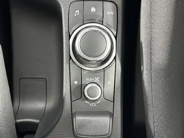 マツダ マツダ２ XD 大阪府 2019(令1)年 3.5万km アークティックホワイト 純正7型ナビ/ＡＭ/ＦＭ/Bluetooth/衝突被害軽減システム/コーナーセンサー/ETC/LEDヘッドライト/オートエアコン/横滑り防止装置/車線逸脱警報/オートライト/スマートキー/スペアキー有/プッシュスタート/純正15インチアルミホイール	/ステアリングスイッチ/電動格納ミラー/ドアバイザー