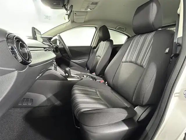 マツダ マツダ２ XD 大阪府 2019(令1)年 3.5万km アークティックホワイト 純正7型ナビ/ＡＭ/ＦＭ/Bluetooth/衝突被害軽減システム/コーナーセンサー/ETC/LEDヘッドライト/オートエアコン/横滑り防止装置/車線逸脱警報/オートライト/スマートキー/スペアキー有/プッシュスタート/純正15インチアルミホイール	/ステアリングスイッチ/電動格納ミラー/ドアバイザー
