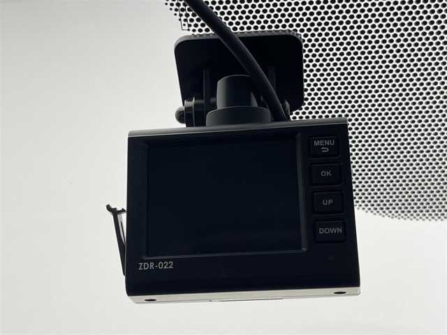 トヨタ シエンタ ハイブリッド G 愛知県 2016(平28)年 8.4万km エアーイエロー 社外７型ナビ　フルセグＴＶ　Ｂｌｕｅｔｏｏｔｈ　バックカメラ　両側パワースライドドア　ドライブレコーダー　トヨタセーフティセンス　衝突軽減　車線逸脱　ＥＴＣ　プッシュスタート　社外１５インチＡＷ　禁煙