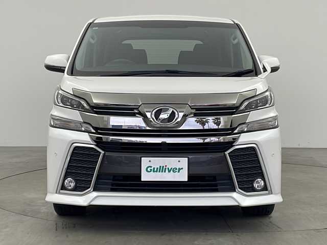トヨタ ヴェルファイア Z Aエディション 兵庫県 2015(平27)年 8.2万km ホワイトパールクリスタルシャイン ・社外ナビ（AVN-Z04iW）/・AM/FM/CD/DVD/SD/・フルセグTV/・Bluetooth接続/・クルーズコントロール/・両側パワースライドドア/・LEDヘッドライト/・オットマン/・nanoe/・バックカメラ/・クリアランスソナー/・ビルトインETC/・LEDライト&LEDフォグ/・スマートキー/・ステアリングスイッチ/・カーテンエアバッグ/・フロアマット/・18インチアルミホイール/・スタッドレスタイヤ4本付/・取扱説明書