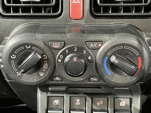 スズキ ジムニー XG 愛知県 2022(令4)年 3.3万km ジャングルグリーン ナビ/ミッション車/バックカメラ/ビルトインＥＴＣ/ヒルディセントコントロール/フォグランプ/ＩＳＯＦＩＸ/Ｂｌｕｅｔｏｏｔｈ/ＣＤ／ＤＶＤ/黒レザーシートカバー/純正１６インチアルミホイール/アクセサリーソケット/Ａ／Ｃ