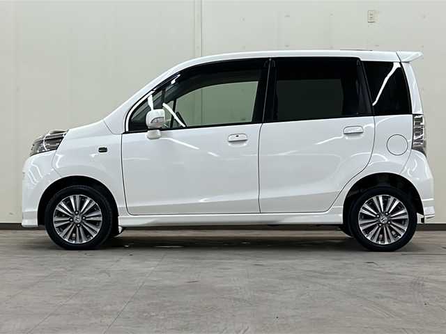 ホンダ ライフ ディーバ ターボパッケージ 道央・札幌 2012(平24)年 2.6万km プレミアムホワイトパール /4WD//純正ディスプレイオーディオ/（CD/DVD/SD/AM/FM）//ステアリングリモコン//ETC//ヒーテッドミラー//スペアキー//エンジンスターター//フォグライト//バックカメラ//リアスポイラー//ターボ車//純正14インチAW