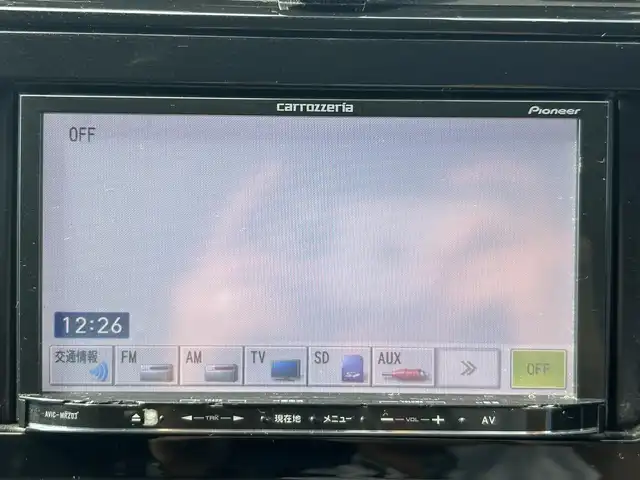 トヨタ プリウス Sセーフティプラス 岡山県 2017(平29)年 17.2万km ホワイトパールクリスタルシャイン 登録時走行距離171701km/サンルーフ/純正フロントエアロ/15インチモデリスタAW/社外ナビ/フルセグTV(AM/FM/CD/DVD/BT)/バックカメラ/ビルトインETC/ドライブレコーダー/トヨタセーフティセンス/・ブラインドスポットモニター/・プリクラッシュセーフティ/・アダプティブクルーズコントロール/・レーンディパーチャアラート/・オートマチックハイビーム/・ヘッドアップディスプレイ/・パーキングアシスト/横滑り防止装置/純正フロアマット/レザーシート/ASSURAレーダー探知機