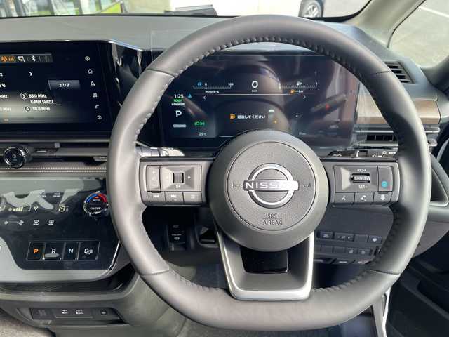 日産 セレナ e－パワー ハイウェイスター V 愛知県 2025(令7)年 0.1千km ブリリアントホワイトパール 登録済未使用車/プロパイロット緊急停止支援システム/SOSコール/純正12.3型ディスプレイオーディオナビ/全方位カメラ/両側パワースライドドア/レーダークルーズコントロール/バックカメラ/ハンズフリースライドドア/コーナーセンサー/純正アルミホイール/ETC2.0/ブラインドスポットモニター/LEDヘッドライト/インテリジェントミラー/リアオートエアコン/オートマチックハイビーム/ワイヤレス充電機/ドライブレコーダー/衝突軽減システム/フルセグ/Bluetooth/ステアリングスイッチ/スマートキー/プッシュスタート