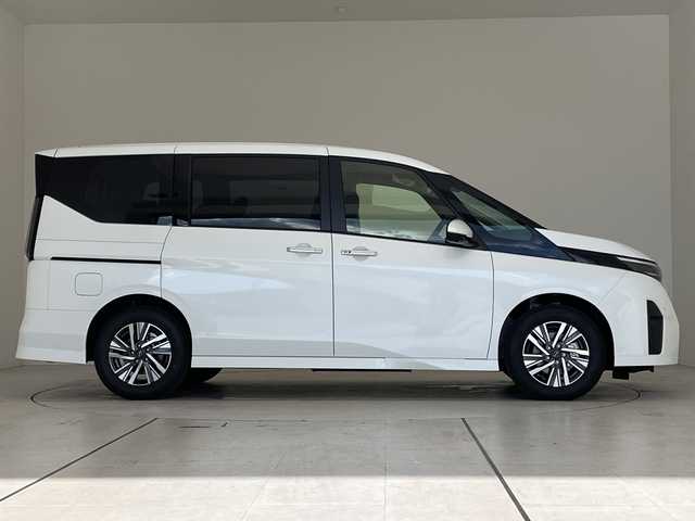 日産 セレナ e－パワー ハイウェイスター V 愛知県 2025(令7)年 0.1千km ブリリアントホワイトパール 登録済未使用車/プロパイロット緊急停止支援システム/SOSコール/純正12.3型ディスプレイオーディオナビ/全方位カメラ/両側パワースライドドア/レーダークルーズコントロール/バックカメラ/ハンズフリースライドドア/コーナーセンサー/純正アルミホイール/ETC2.0/ブラインドスポットモニター/LEDヘッドライト/インテリジェントミラー/リアオートエアコン/オートマチックハイビーム/ワイヤレス充電機/ドライブレコーダー/衝突軽減システム/フルセグ/Bluetooth/ステアリングスイッチ/スマートキー/プッシュスタート