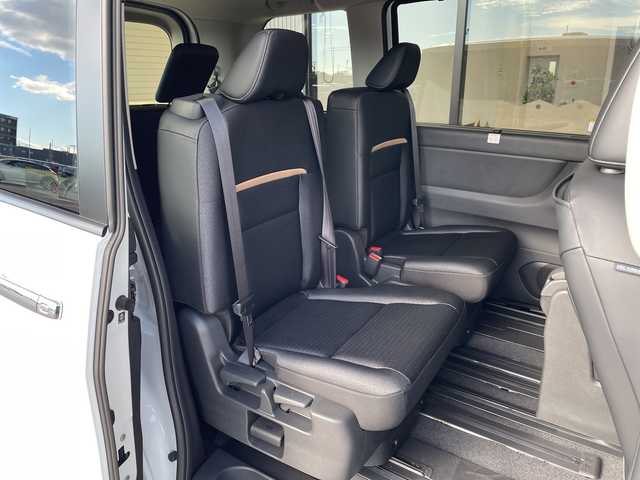 日産 セレナ e－パワー ハイウェイスター V 愛知県 2025(令7)年 0.1千km ブリリアントホワイトパール 登録済未使用車/プロパイロット緊急停止支援システム/SOSコール/純正12.3型ディスプレイオーディオナビ/全方位カメラ/両側パワースライドドア/レーダークルーズコントロール/バックカメラ/ハンズフリースライドドア/コーナーセンサー/純正アルミホイール/ETC2.0/ブラインドスポットモニター/LEDヘッドライト/インテリジェントミラー/リアオートエアコン/オートマチックハイビーム/ワイヤレス充電機/ドライブレコーダー/衝突軽減システム/フルセグ/Bluetooth/ステアリングスイッチ/スマートキー/プッシュスタート