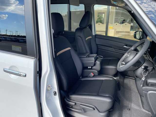 日産 セレナ e－パワー ハイウェイスター V 愛知県 2025(令7)年 0.1千km ブリリアントホワイトパール 登録済未使用車/プロパイロット緊急停止支援システム/SOSコール/純正12.3型ディスプレイオーディオナビ/全方位カメラ/両側パワースライドドア/レーダークルーズコントロール/バックカメラ/ハンズフリースライドドア/コーナーセンサー/純正アルミホイール/ETC2.0/ブラインドスポットモニター/LEDヘッドライト/インテリジェントミラー/リアオートエアコン/オートマチックハイビーム/ワイヤレス充電機/ドライブレコーダー/衝突軽減システム/フルセグ/Bluetooth/ステアリングスイッチ/スマートキー/プッシュスタート