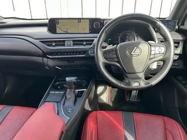 レクサス ＵＸ 250h Fスポーツ 大阪府 2019(平31)年 4.6万km グラファイトブラックガラスフレーク レクサスセーフティシステム/・アダプティクブクルーズコントロール/・プリクラッシュセーフティー/・レーントレーシングアシスト/・クリアランスソナー/・レーンディパーチャーアラート /・オートマチックハイビーム/・ロードサインアシスト/純正ナビ/・Bluetooth/フルセグTV/CD/Blu-ray/USB/　Miracast/AUX/ラジオ/主要装備/・バックカメラ/・BSM/・オートホールド/・ステアリングヒーター/・サンルーフ/・赤革シート/・パワーシート/メモリー付き/・シートヒーター/・横滑り防止装置/・レーダー探知機/・ドライブレコーダー/・ETC2.0