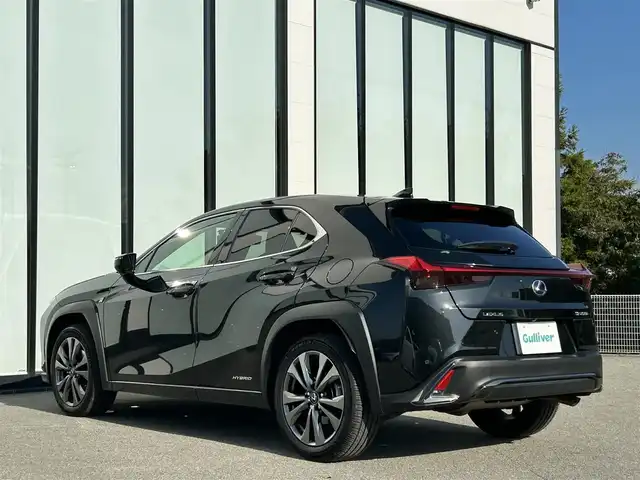 レクサス ＵＸ 250h Fスポーツ 大阪府 2019(平31)年 4.6万km グラファイトブラックガラスフレーク レクサスセーフティシステム/・アダプティクブクルーズコントロール/・プリクラッシュセーフティー/・レーントレーシングアシスト/・クリアランスソナー/・レーンディパーチャーアラート /・オートマチックハイビーム/・ロードサインアシスト/純正ナビ/・Bluetooth/フルセグTV/CD/Blu-ray/USB/　Miracast/AUX/ラジオ/主要装備/・バックカメラ/・BSM/・オートホールド/・ステアリングヒーター/・サンルーフ/・赤革シート/・パワーシート/メモリー付き/・シートヒーター/・横滑り防止装置/・レーダー探知機/・ドライブレコーダー/・ETC2.0