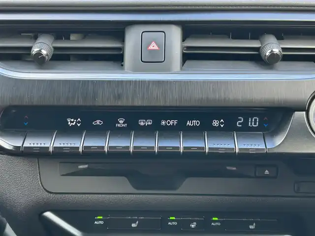 レクサス ＵＸ 250h Fスポーツ 大阪府 2019(平31)年 4.6万km グラファイトブラックガラスフレーク レクサスセーフティシステム/・アダプティクブクルーズコントロール/・プリクラッシュセーフティー/・レーントレーシングアシスト/・クリアランスソナー/・レーンディパーチャーアラート /・オートマチックハイビーム/・ロードサインアシスト/純正ナビ/・Bluetooth/フルセグTV/CD/Blu-ray/USB/　Miracast/AUX/ラジオ/主要装備/・バックカメラ/・BSM/・オートホールド/・ステアリングヒーター/・サンルーフ/・赤革シート/・パワーシート/メモリー付き/・シートヒーター/・横滑り防止装置/・レーダー探知機/・ドライブレコーダー/・ETC2.0