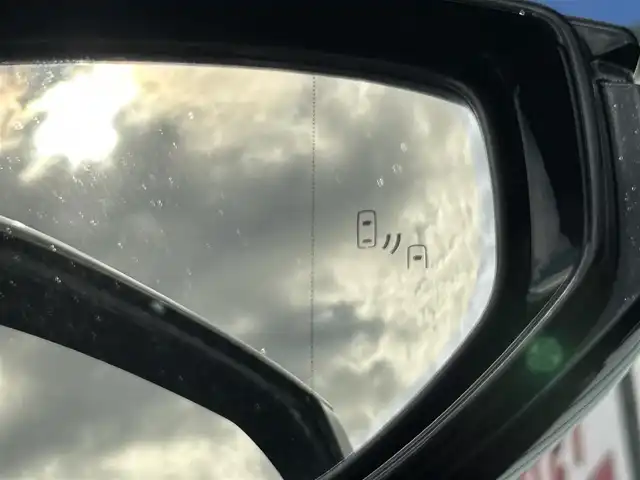 レクサス ＵＸ 250h Fスポーツ 大阪府 2019(平31)年 4.6万km グラファイトブラックガラスフレーク レクサスセーフティシステム/・アダプティクブクルーズコントロール/・プリクラッシュセーフティー/・レーントレーシングアシスト/・クリアランスソナー/・レーンディパーチャーアラート /・オートマチックハイビーム/・ロードサインアシスト/純正ナビ/・Bluetooth/フルセグTV/CD/Blu-ray/USB/　Miracast/AUX/ラジオ/主要装備/・バックカメラ/・BSM/・オートホールド/・ステアリングヒーター/・サンルーフ/・赤革シート/・パワーシート/メモリー付き/・シートヒーター/・横滑り防止装置/・レーダー探知機/・ドライブレコーダー/・ETC2.0