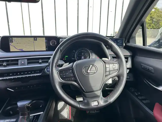 レクサス ＵＸ 250h Fスポーツ 大阪府 2019(平31)年 4.6万km グラファイトブラックガラスフレーク レクサスセーフティシステム/・アダプティクブクルーズコントロール/・プリクラッシュセーフティー/・レーントレーシングアシスト/・クリアランスソナー/・レーンディパーチャーアラート /・オートマチックハイビーム/・ロードサインアシスト/純正ナビ/・Bluetooth/フルセグTV/CD/Blu-ray/USB/　Miracast/AUX/ラジオ/主要装備/・バックカメラ/・BSM/・オートホールド/・ステアリングヒーター/・サンルーフ/・赤革シート/・パワーシート/メモリー付き/・シートヒーター/・横滑り防止装置/・レーダー探知機/・ドライブレコーダー/・ETC2.0