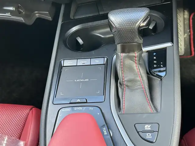 レクサス ＵＸ 250h Fスポーツ 大阪府 2019(平31)年 4.6万km グラファイトブラックガラスフレーク レクサスセーフティシステム/・アダプティクブクルーズコントロール/・プリクラッシュセーフティー/・レーントレーシングアシスト/・クリアランスソナー/・レーンディパーチャーアラート /・オートマチックハイビーム/・ロードサインアシスト/純正ナビ/・Bluetooth/フルセグTV/CD/Blu-ray/USB/　Miracast/AUX/ラジオ/主要装備/・バックカメラ/・BSM/・オートホールド/・ステアリングヒーター/・サンルーフ/・赤革シート/・パワーシート/メモリー付き/・シートヒーター/・横滑り防止装置/・レーダー探知機/・ドライブレコーダー/・ETC2.0