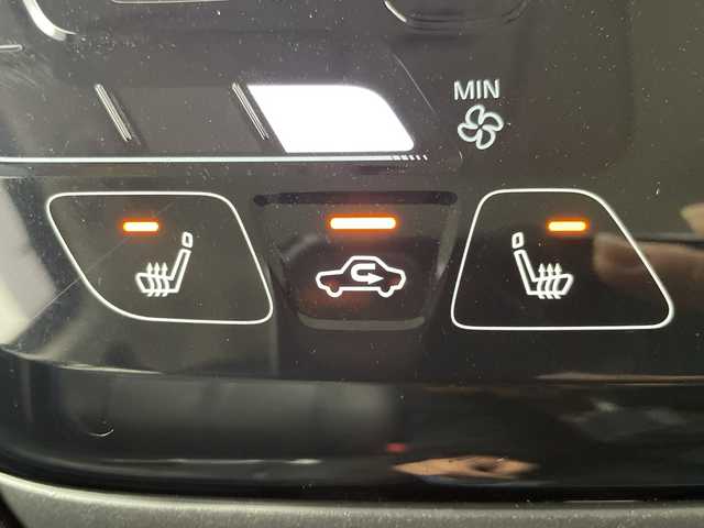 三菱 デリカミニ T プレミアム 岐阜県 2024(令6)年 2.4万km チタニウムグレーメタリック ４WD/ターボ/デジタルインナーミラー/社外ナビ/（CD/DVD/Bluetooth/フルセグ）/全方位カメラ/キックセンサー/両側パワースライドドア/ハーフレザー（シートカバー装着中）/マイパイロット/レーダークルーズコントロール/前方ドライブレコーダー/ビルトインETC/ステアリングヒーター/前席シートヒーター/パドルシフト/スマートキー