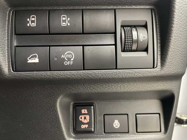 三菱 デリカミニ T プレミアム 岐阜県 2024(令6)年 2.4万km チタニウムグレーメタリック ４WD/ターボ/デジタルインナーミラー/社外ナビ/（CD/DVD/Bluetooth/フルセグ）/全方位カメラ/キックセンサー/両側パワースライドドア/ハーフレザー（シートカバー装着中）/マイパイロット/レーダークルーズコントロール/前方ドライブレコーダー/ビルトインETC/ステアリングヒーター/前席シートヒーター/パドルシフト/スマートキー