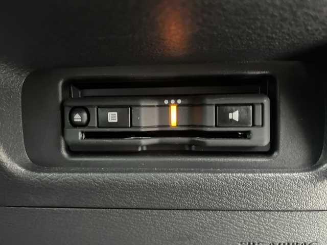 三菱 デリカミニ T プレミアム 岐阜県 2024(令6)年 2.4万km チタニウムグレーメタリック ４WD/ターボ/デジタルインナーミラー/社外ナビ/（CD/DVD/Bluetooth/フルセグ）/全方位カメラ/キックセンサー/両側パワースライドドア/ハーフレザー（シートカバー装着中）/マイパイロット/レーダークルーズコントロール/前方ドライブレコーダー/ビルトインETC/ステアリングヒーター/前席シートヒーター/パドルシフト/スマートキー