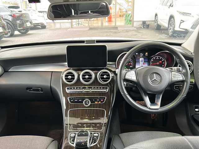 メルセデス・ベンツ Ｃ２００ ステーションワゴンアバンギャルド 和歌山県 2018(平30)年 5.2万km 白 ブルメスターオーディオ　/ステアリングパイロット /純正ＳＤナビ/フルセグTV/Bluetooth/USB入力端子/CD再生機能　/バックカメラ　/禁煙　/前後コーナーセンサー　/ターボ　/ＬＥＤヘッドライト /オートライト/メモリーパワーシート/シートヒーター /レーダークルーズコントロール /レーンキープアシスト/パドルシフト/Wエアバッグ/カーテンエアバッグ/純正AW18インチ/前後純正ドライブレコーダー