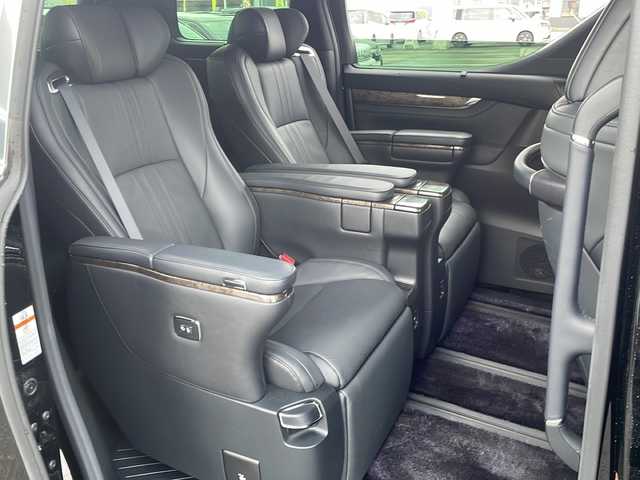 トヨタ アルファードハイブリット エグゼクティブ ラウンジ S 道北・旭川 2020(令2)年 4.5万km ブラック /4WD//禁煙車//JBLサウンド//モデリスタ19インチアルミホイール//純正ディスプレイオーディオナビ機能付き//CD/DVD/BD/SD/MSV/BT/USB/フルセグ//パノラミックビューモニター//13.3型リアエンターテイメントシステム//黒革シート//運転席メモリシート//パワーシート//1・2列目シートヒーター//1・2列目エアシート//トヨタセーフティセンス//PCS/ACC/LTA/BSM/RCTA/PKSB/RSA//クリアランスソナー//パーキングアシスト//デジタルインナーミラー//１５００Wコンセント//ステアリングヒーター//オートハイビーム//オートライト//3眼LEDヘッドライト//フォグライト//前後ドライブレコーダー//ビルトインETC2.0//両側パワースライドドア//パワーバックドア//サンシェード//純正フロアマット//オートリトラミラー//オートワイパー//ドアバイザー//保証書//取説