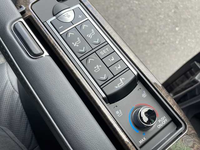 トヨタ アルファードハイブリット エグゼクティブ ラウンジ S 道北・旭川 2020(令2)年 4.5万km ブラック /4WD//禁煙車//JBLサウンド//モデリスタ19インチアルミホイール//純正ディスプレイオーディオナビ機能付き//CD/DVD/BD/SD/MSV/BT/USB/フルセグ//パノラミックビューモニター//13.3型リアエンターテイメントシステム//黒革シート//運転席メモリシート//パワーシート//1・2列目シートヒーター//1・2列目エアシート//トヨタセーフティセンス//PCS/ACC/LTA/BSM/RCTA/PKSB/RSA//クリアランスソナー//パーキングアシスト//デジタルインナーミラー//１５００Wコンセント//ステアリングヒーター//オートハイビーム//オートライト//3眼LEDヘッドライト//フォグライト//前後ドライブレコーダー//ビルトインETC2.0//両側パワースライドドア//パワーバックドア//サンシェード//純正フロアマット//オートリトラミラー//オートワイパー//ドアバイザー//保証書//取説