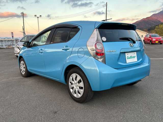 トヨタ アクア 山梨県 2013(平25)年 3.8万km 青 純正ナビ　/純正フロアマット/フルセグ/LEDライト