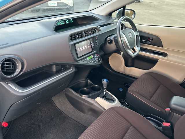 トヨタ アクア 山梨県 2013(平25)年 3.8万km 青 純正ナビ　/純正フロアマット/フルセグ/LEDライト