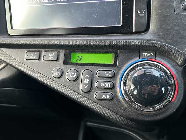 トヨタ アクア 山梨県 2013(平25)年 3.8万km 青 純正ナビ　/純正フロアマット/フルセグ/LEDライト