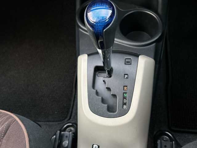 トヨタ アクア 山梨県 2013(平25)年 3.8万km 青 純正ナビ　/純正フロアマット/フルセグ/LEDライト