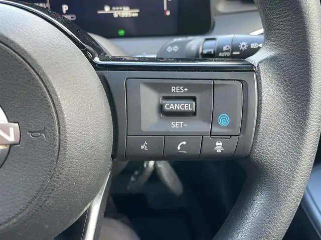 日産 ノート e－パワー X 島根県 2022(令4)年 6.8万km ダークメタルグレー プロパイロット/・レーダークルーズコントロール/・レーンアシスト　/純正９インチメモリナビ　/(AM/FM/フルセグTV/Ｂｌｕｅｔｏｏｔｈ接続)　/全方位／バックカメラ　/ビルトインＥＴＣ2.0　/純正前方ドライブレコーダー　/インテリジェント エマージェンシーブレーキ/アイドリングストップ　/前後コーナーセンサー　/電動パーキングブレーキ/オートハイビーム／ライト/置くだけ充電/純正LEDヘッドライト/純正フロアマット/保証書・取扱説明書（本体＋ナビ）